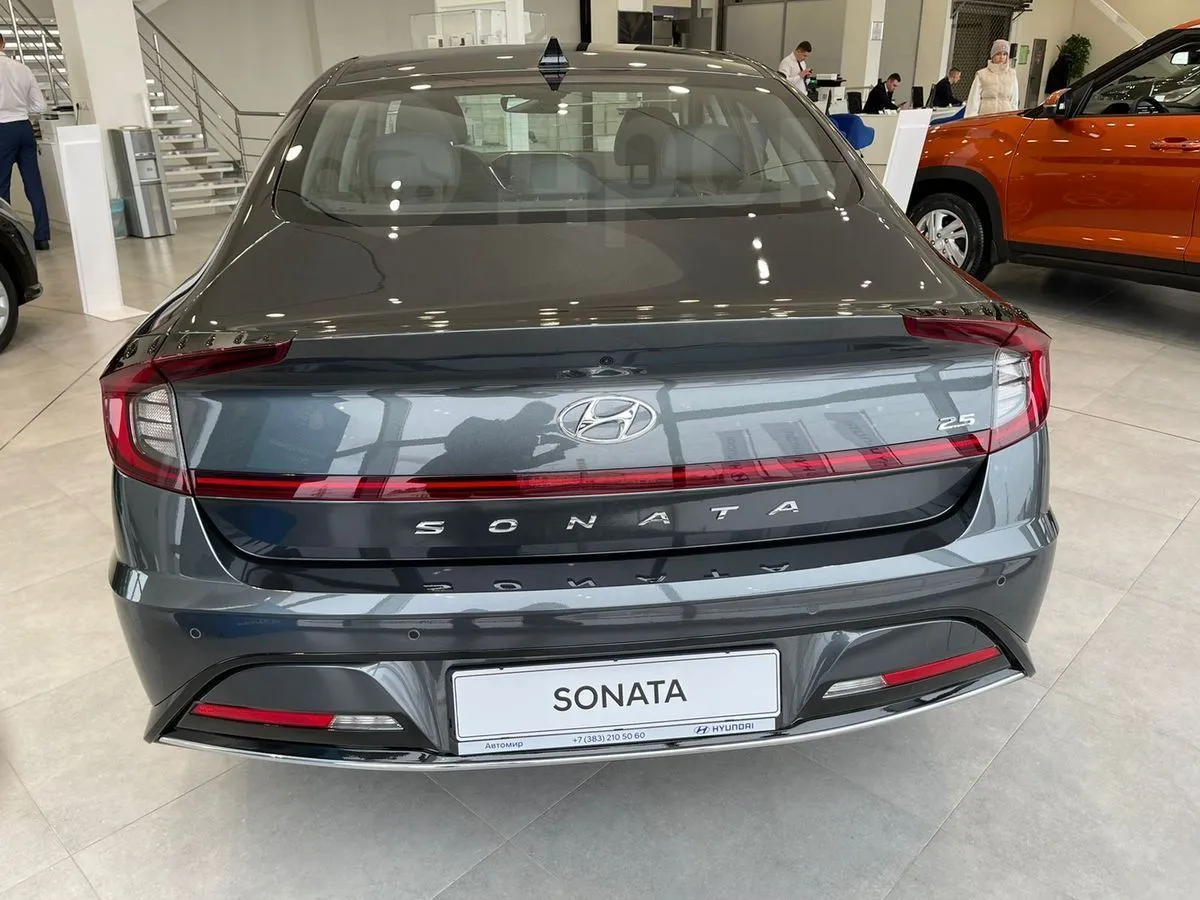 Hyundai Sonata Image 3